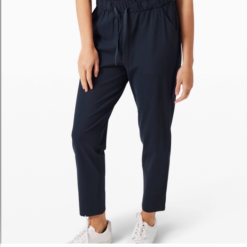 Lululemon On the Fly Pant Women's Straight Leg Casual Woven Trouser Navy Blue 2